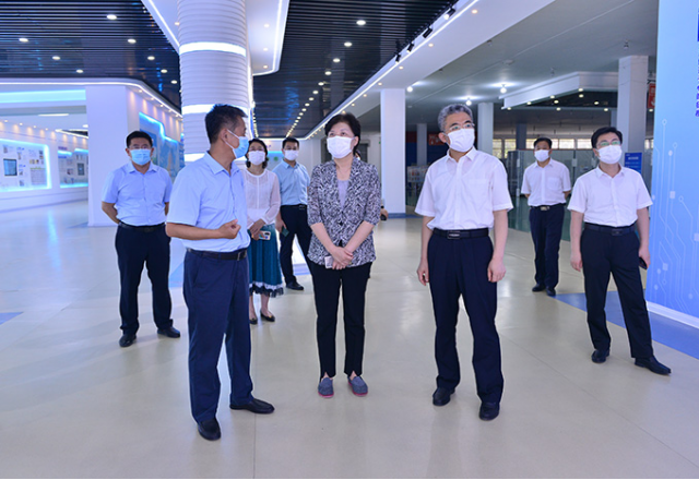 济宁市政协主席、党组书记霍媛媛到乐鱼首页(中国)网页版公司调研