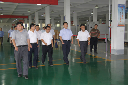 李伟:乐鱼首页(中国)网页版要适应新形势发挥示范带头作用 