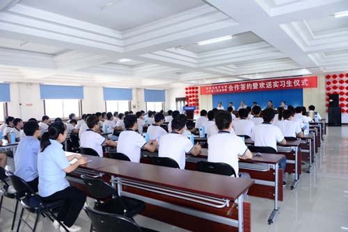 乐鱼首页(中国)网页版公司与山东理工职业学院合作签约暨欢送实习生仪式隆重举行